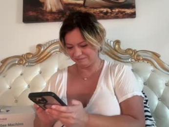 kiradivine webcam model stream image