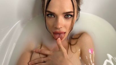 Agatha webcam skyprivate model stream image