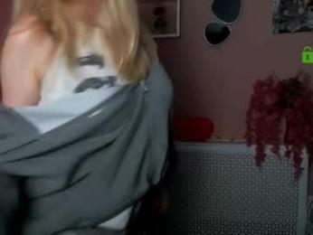gia_lee_ webcam model stream image