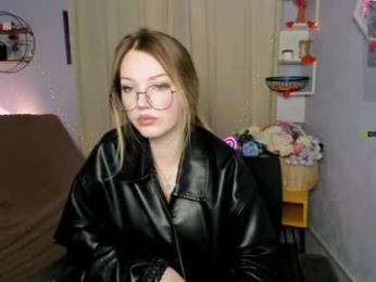 gia_lee_ webcam model stream image