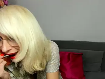 CrystalHotty webcam model stream image