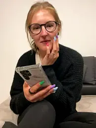 LauraLuxxx webcam model stream image