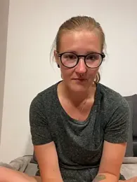 LauraLuxxx webcam model stream image