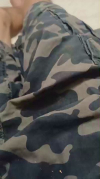 Poyon335 webcam model stream image