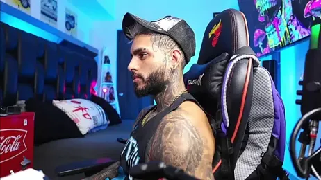 logan_hugh8 webcam model stream image