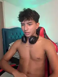 Leonarrrd_01 webcam model stream image