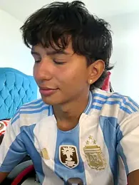 Leonarrrd_01 webcam model stream image