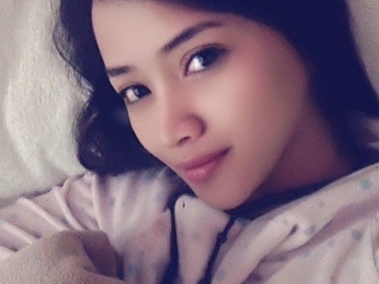 YasmienAtos webcam model stream image