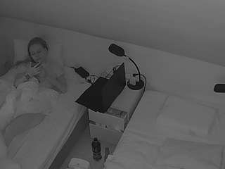 voyeurcam-julmodels-bed-7 webcam model stream image