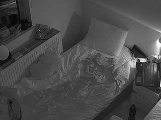 voyeurcam-julmodels-bed-7 webcam model stream image