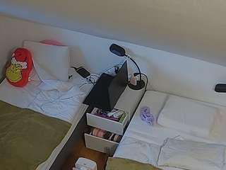 voyeurcam-julmodels-bed-7 webcam model stream image