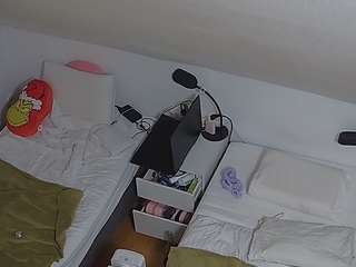 voyeurcam-julmodels-bed-7 webcam model stream image