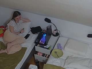 voyeurcam-julmodels-bed-7 webcam model stream image