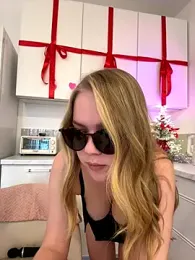 Little_Forest_ELF webcam model stream image