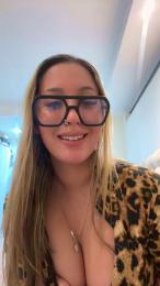Mialunaxx webcam cam4 model stream image
