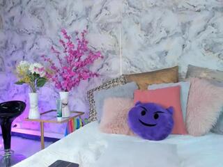 Yoss Richardson webcam model stream image