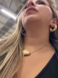 _Abril-Office1 webcam model stream image