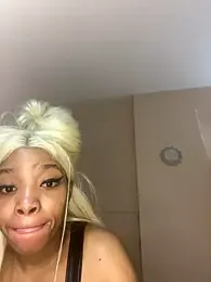 ItsLeyaa webcam model stream image