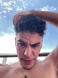 liam_genner_ webcam model stream image