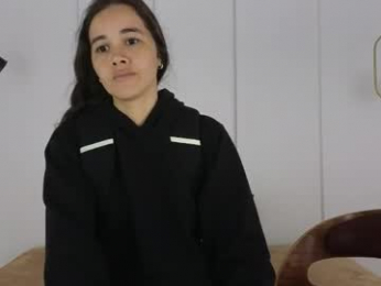 sexychanell_18 webcam model stream image