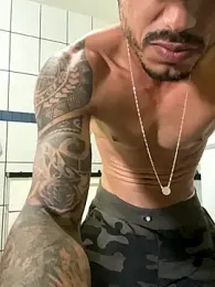 M1chup webcam model stream image