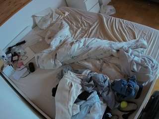 voyeurcam-julmodels-greybed-1 webcam model stream image