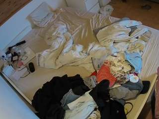 voyeurcam-julmodels-greybed-1 webcam model stream image