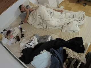 voyeurcam-julmodels-greybed-1 webcam model stream image