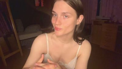 EllyThro webcam model stream image