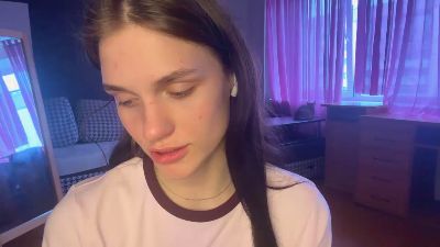 EllyThro webcam model stream image
