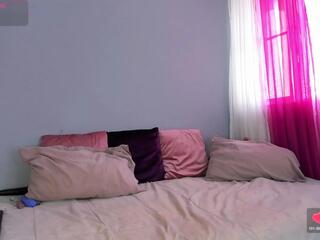 Mollyy Bloom webcam model stream image