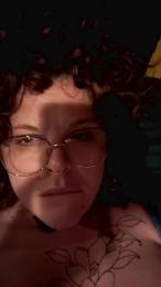 CheshieVibes webcam model stream image