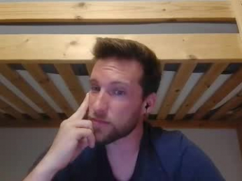 moms_little_monster webcam model stream image