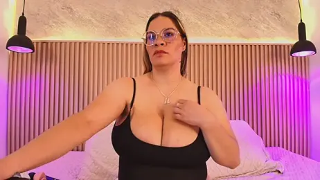 big_tits_in_your_face webcam model stream image