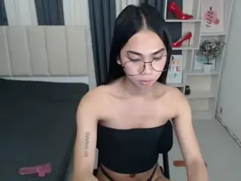 PetiteAsianYuki webcam model stream image