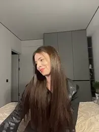 CurlyLara webcam model stream image