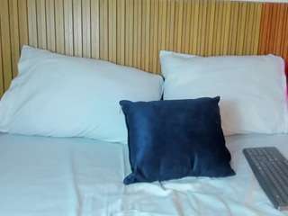 megan-rossee webcam model stream image