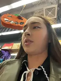 Holly_Play webcam model stream image