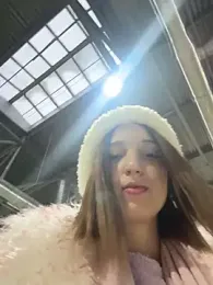 DollyTall webcam stripchat model stream image