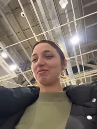 DollyTall webcam stripchat model stream image