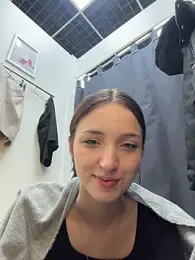 DollyTall webcam stripchat model stream image