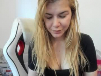 artsyandcraftsy_ webcam model stream image