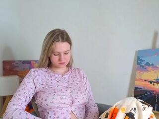 Elva Helme webcam model stream image