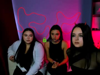 lisa_dark_ webcam model stream image