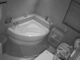 voyeurcam-julmodels-bath-1st-2 webcam camsoda model stream image