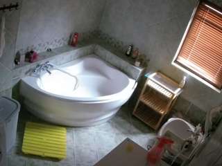 voyeurcam-julmodels-bath-1st-2 webcam model stream image