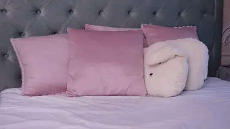 LucyAddison webcam model stream image