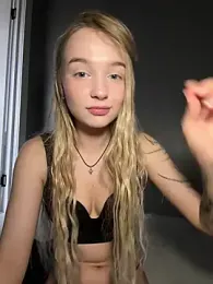 Baby_Tiny webcam model stream image