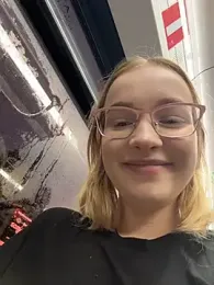 Baby_Tiny webcam model stream image