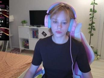 GingerSnapDoll webcam model stream image